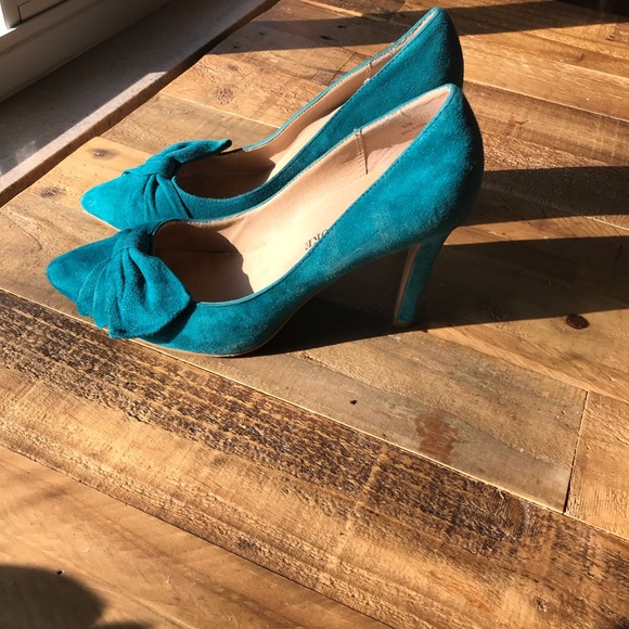 SOLD Audrey Brooke teal/turquoise suede heels 6.5 - Picture 2 of 7
